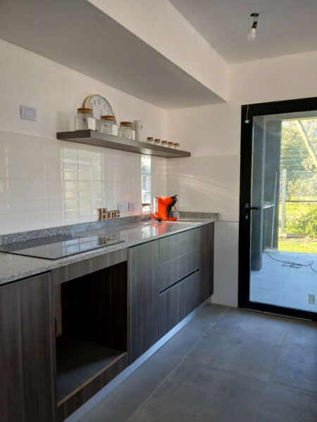 Casa a estrenar en complejo privado