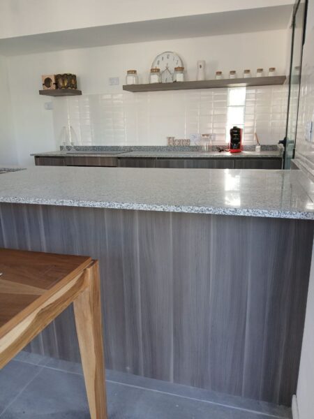 Casa a estrenar en complejo privado