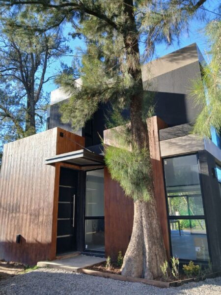 Casa a estrenar en complejo privado