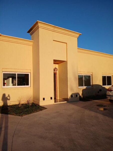 Casa a estrenar en country El Nacional club de campo.