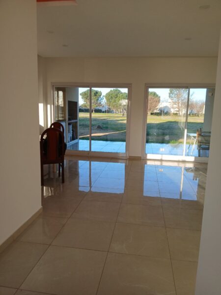 Casa a estrenar en country El Nacional club de campo.